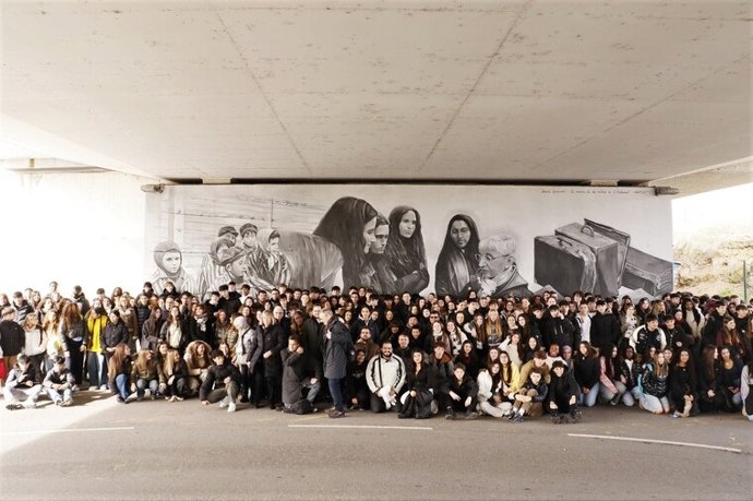 800 Alumnos De Lleida En Un Mural Por El Día Internacional En Memoria De Las Víctimas Del Holocausto