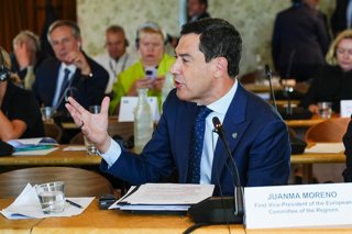 Archivo - El presidente de la Junta de Andalucía, Juanma Moreno, interviene durante la Conferencia de Presidentes del Comité de las Regiones. A 19 de septiembre de 2025 en, Helsingr, Dinamarca. El presidente de la Junta de Andalucía, Juanma Moreno, asist