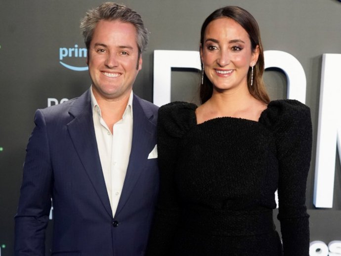 Álvaro López Huerta y Lucía Pombo posan en el photocall durantte la premiere de la docuserie 'Pombo', a 27 de noviembre de 2023, en Madrid (España).