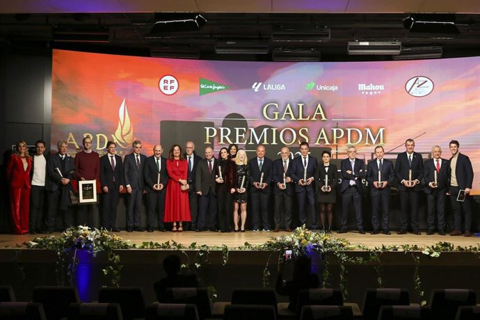 Foto de familia de los galardonados en la décima gala de los premios APDM.