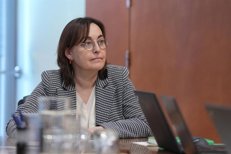 Imagen de archivo - La consellera de Territorio, Sílvia Paneque (c), durante la reunión de seguimiento de la situación ferroviaria convocada en la Consellería de Territorio de la Generalitat, a 23 de enero de 2023, en Barcelona, Catalunya (España). 