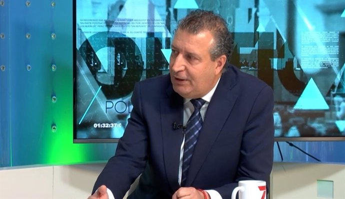 El secretario general del PSOE de Sevilla, Javier Fernández, en una entrevista en 7TV.
