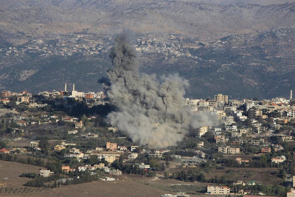 Archivo - Columnas de humo fruto de ataques israelíes contra Kfar Reman, en el sur de Líbano