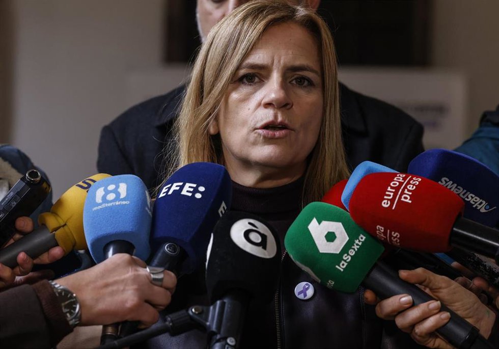 Archivo - La la delegada del Gobierno en la Comunitat Valenciana, Pilar Bernabé, preside el minuto de silencio en condena del asesinato por violencia de género en Catarroja, a 16 de diceimbre de 2025, en Valencia, Comunitat Valenciana (España). 