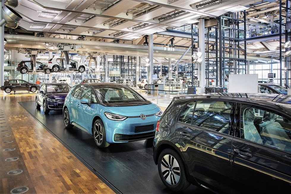 Archivo - Interior de una planta automovilística.