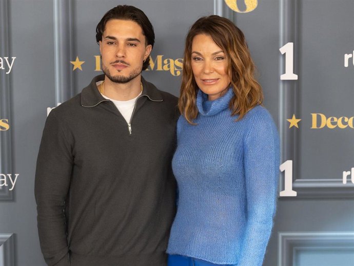Carlo Costanzia Y Mar Flores Durante La Presentación De 'Decomasters'