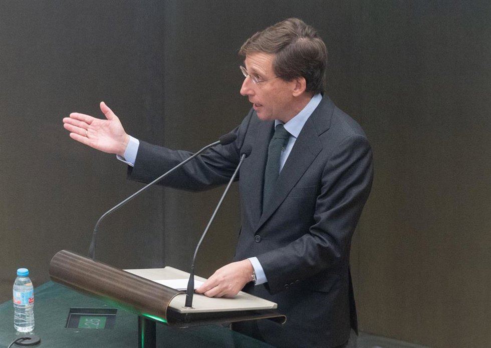 Archivo - El alcalde de Madrid, José Luis Martínez-Almeida, durante un pleno ordinario del Ayuntamiento 