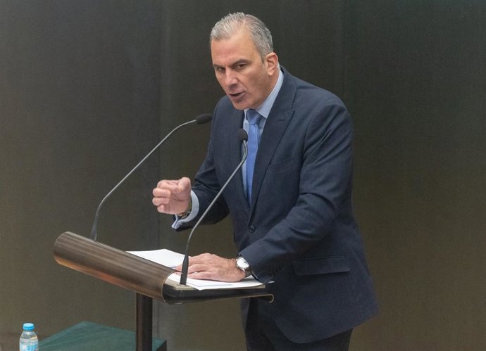 Archivo - El portavoz del grupo parlamentario de Vox en el Ayuntamiento de Madrid, Javier Ortega-Smith, durante un pleno ordinario del Ayuntamiento de Madrid, en el Palacio de Cibeles, a 25 de noviembre de 2025, en Madrid (España).