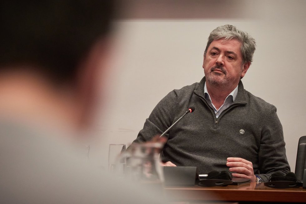 El fundador y administrador de Servinabar 2000 SL, Joseba Antxon Alonso, comparece ante la Comisión de Investigación del Parlamento de Navarra sobre adjudicaciones públicas, a 27 de enero de 2026, en Pamplona, Navarra (España).