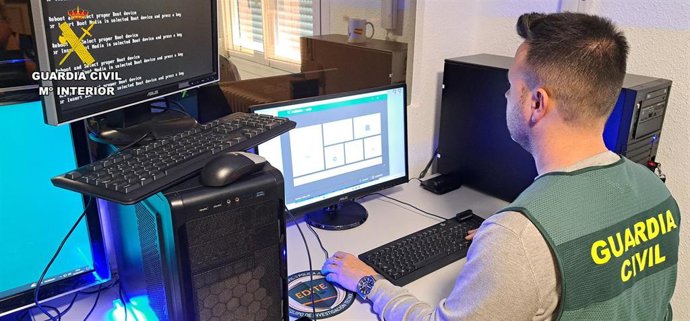 Archivo - Agente de la Guardia Civil.