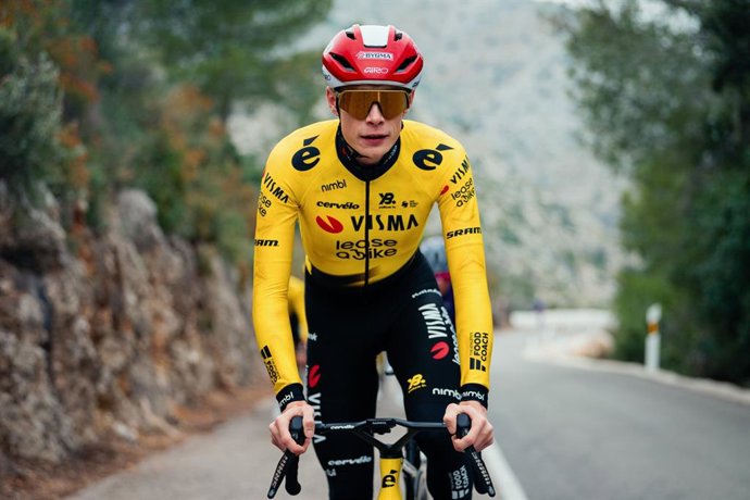 Archivo - El ciclista danés Jonas Vingegaard en un entrenamiento con el Team Visma | Lease a Bike