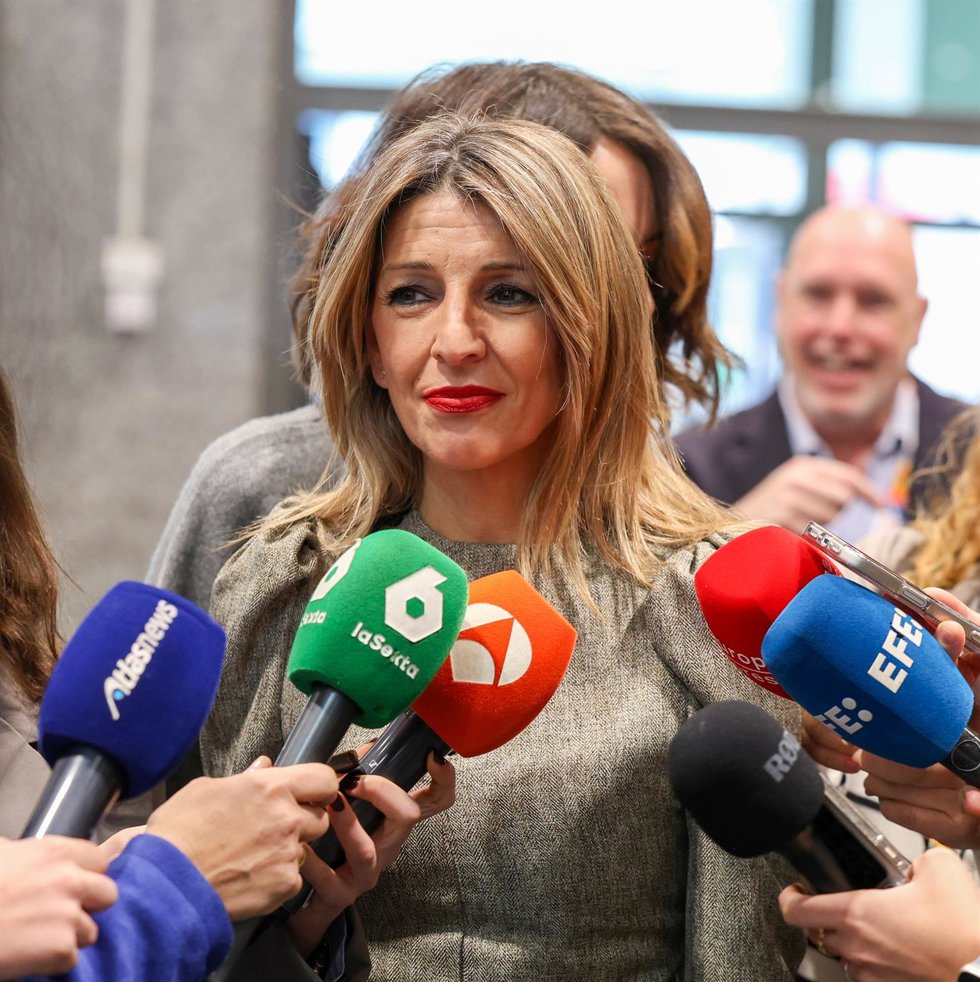 La vicepresidenta segunda y ministra de Trabajo y Economía Social, Yolanda Díaz, atiende a los medios de comunicación tras el debate 'Presente y futuro del trabajo en el turismo' durante FITUR 2026, en IFEMA, a 23 de enero de 2026, en Madrid (España). L