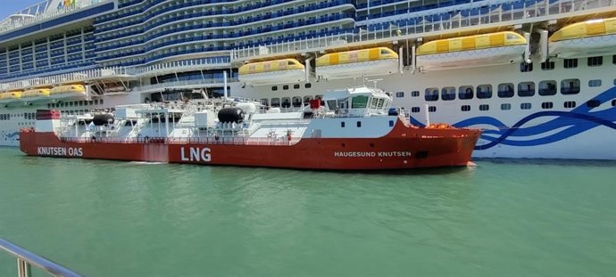 Operativa de suministro de GNL en el Puerto de Barcelona.