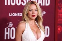 Sydney Sweeney cuelga ropa interior en el cartel de Hollywood sin permiso y se enfrenta a posibles cargos por vandalismo