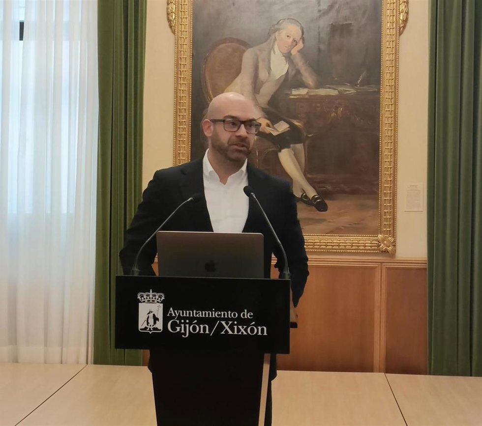 El concejal de Urbanismo y Festejos del Ayuntamiento de Gijón, Jesús Martínez Salvador, en rueda de prensa en el Consistorio gijonés.