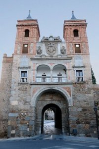 La caída de varios árboles y ramas y movimiento de contenedores, entre las incidencias del viento en Toledo
