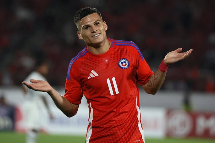 Futbol, Chile vs Panama Partido amistoso 2025 El jugador de la seleccion chilena Lucas Cepeda celebra su gol contra Panama durante el partido amistoso disputado en el estadio Nacional de Santiago, Chile. 8/02/2025 Dragomir Yankovic/Photosport  Football,
