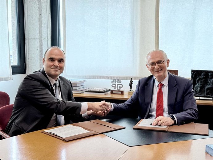 Sr. Ignacio Martí Pamplona, director general de IBO y Dr. Alfonso Méndiz, rector de UIC Barcelona (de izquierda a derecha).