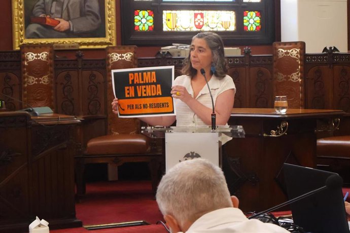 La portavoz de MÉS per Palma, Neus Truyol, en una sesión plenaria municipal