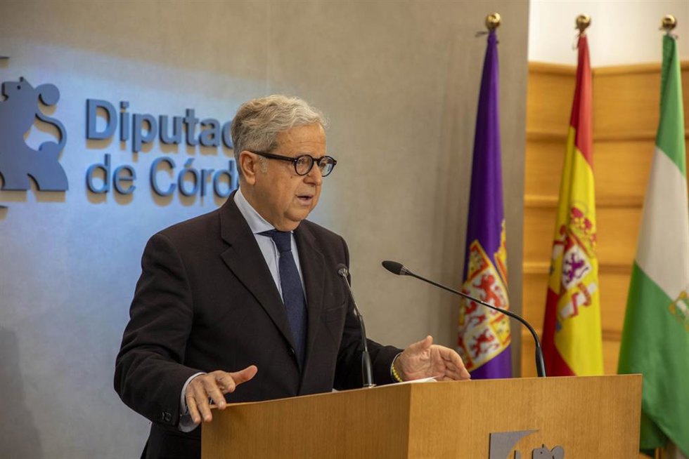 El presidente de la Diputación de Córdoba, Salvador Fuentes, en rueda de prensa.