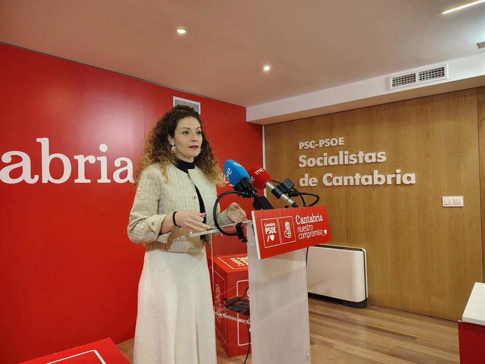 La portavoz del PSOE de Cantabria, Ainoa Quiñones