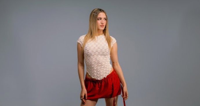 Fotografía promocional de la cantante y compositora valenciana Gynebra.