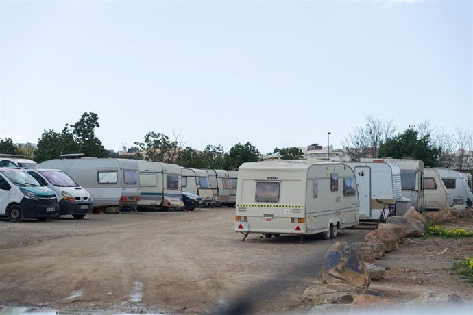 Archivo - Asentamiento de autocaravanas en el aparcamiento de Es Gorg, a 1 de abril de 2025, en Ibiza