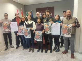 La concejala de Festejos, Soledad Carrasco, junto a los párrocos de San Blas y San Mateo y responsables vecinales en la presentación de las romerías de San Blas y Las Candelas