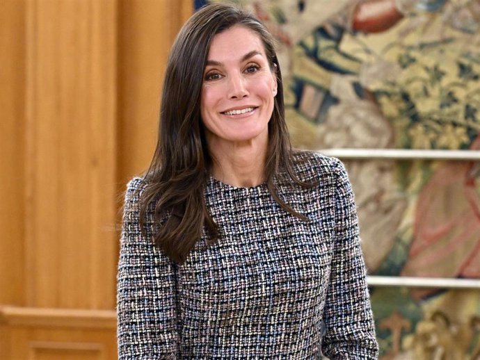 La Reina Letizia durante la audiencia a una representación de la Fundación para el Desarrollo de la Enfermería (FUDEN) en el Palacio de La Zarzuela