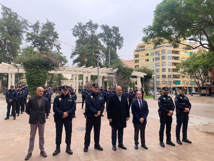 El alcalde de Palma, Jaime Martínez, presenta los 32 nuevos agentes de la Policía Local en prácticas