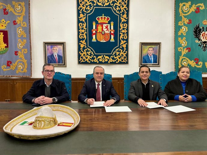 El alcalde de Talavera, José Julián Gregorio, y el presidente municipal de San Francisco del Rincón (México), Toño Marún.