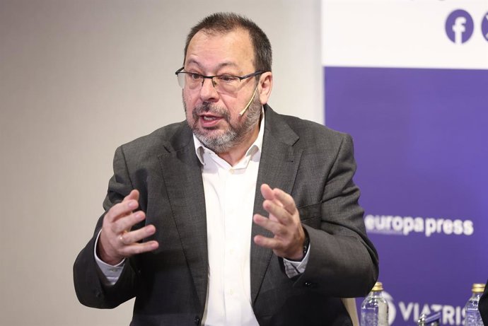 Archivo - Arquivo - O diretor-geral da Cartera Común del Sistema Nacional de Salud (Carteira Comum do Sistema Nacional de Saúde), César Hernández, durante um encontro informativo da Viatris, em 2 de dezembro de 2025, em Madri (Espanha). O evento, intitula