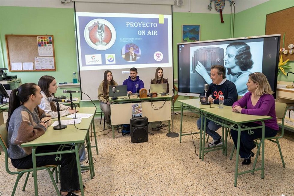 Archivo - El IES Valle de Camargo acoge una nueva edición del taller formativo 'Tu radio, tu voz'
