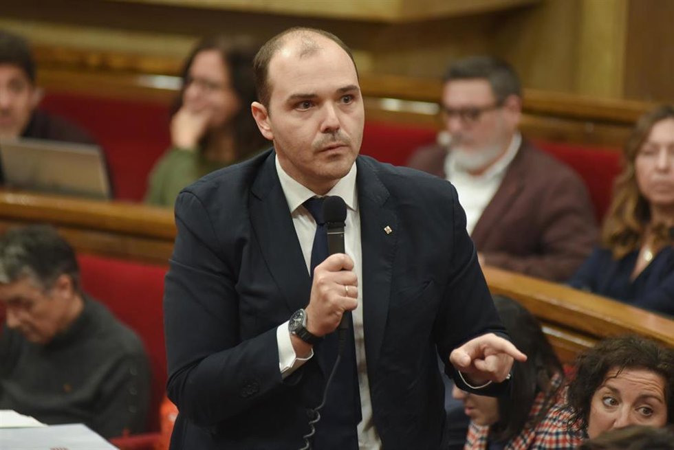 Archivo - El conseller de Presidencia de la Generalitat, Albert Dalmau, interviene durante una sesión de control al Govern, en el Parlament, a 12 de marzo de 2025, en Barcelona, Catalunya (España).