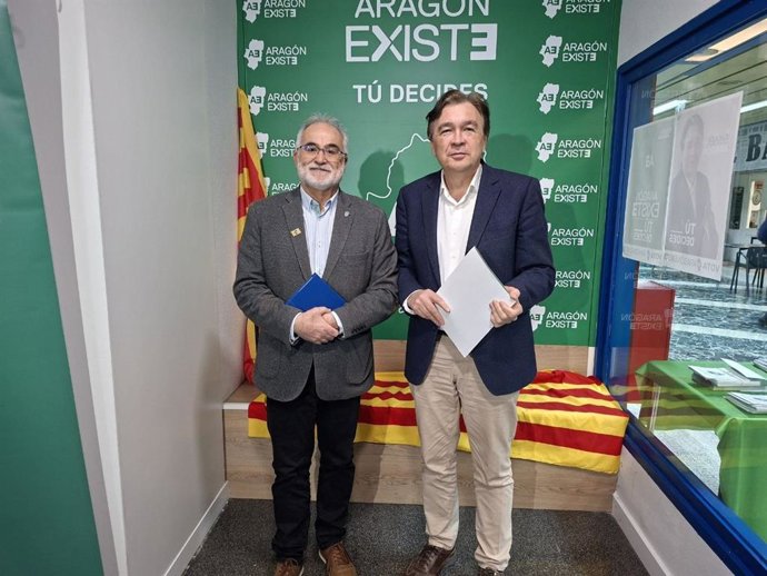 El número 5 de Aragón Existe por Zaragoza, Javier Hernández, y el candidato de Aragón-Teruel Existe a la Presidencia de Aragón, Tomás Guitarte.