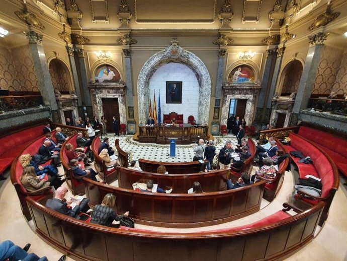 Imagen del inicio del pleno ordinario de enero 2026 celebrado en el Ayuntamiento de València.