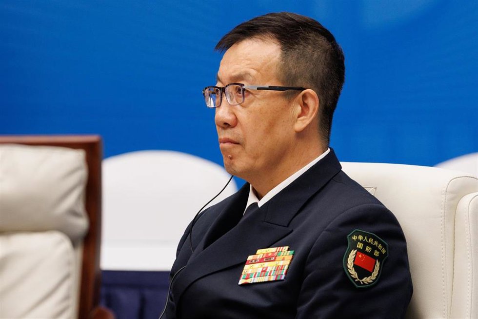 Archivo - El ministro de Defensa de China, Dong Jun, en una reunión con otros ministros del ramo en Shanghái.