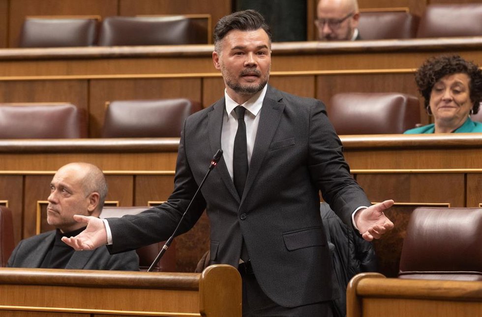 El portavoz de ERC en el Congreso, Gabriel Rufián, interviene durante una sesión plenaria extraordinaria, en el Congreso de los Diputados, a 15 de enero de 2026, en Madrid (España). El Pleno del Congreso se ha reunido de forma extraordinaria para acoger