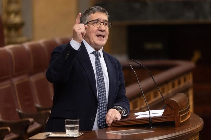 El portavoz del PSOE en el Congreso, Patxi López, durante una sesión plenaria extraordinaria, en el Congreso de los Diputados, a 15 de enero de 2026, en Madrid (España)