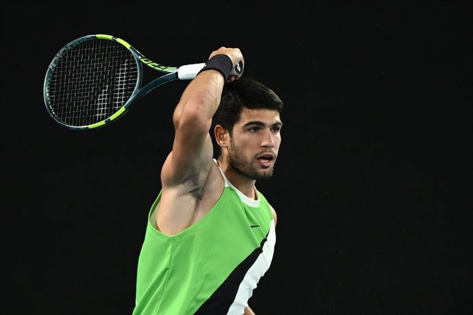 27 January 2026, Australia, Melbourne: Spain's Carlos Alcaraz in action against Australia's  Alex de Minaur during their men's singles quarter final tennis match on day 10 of the Australian Open tennis tournament at Melbourne Park. Photo: Joel Carrett/AAP