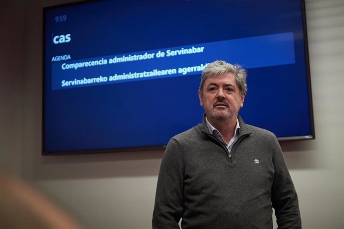 El fundador y administrador de Servinabar 2000 SL, Joseba Antxon Alonso, comparece ante la Comisión de Investigación del Parlamento de Navarra sobre adjudicaciones públicas, a 27 de enero de 2026, en Pamplona, Navarra (España).