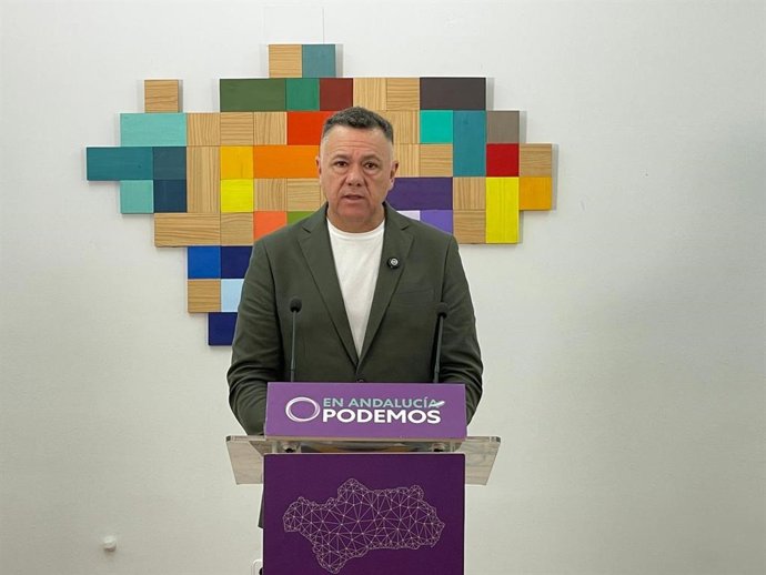 El candidato de Podemos a la Presidencia de la Junta y diputado autonómico de Por Andalucía, Juan Antonio Delgado, este martes en Sevilla