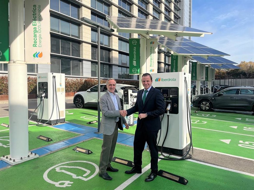 Luis Buil, director de Smart Solutions de Iberdrola, y David Sierra Lluch, director de Proyectos y Sostenibilidad de Metrovacesa.