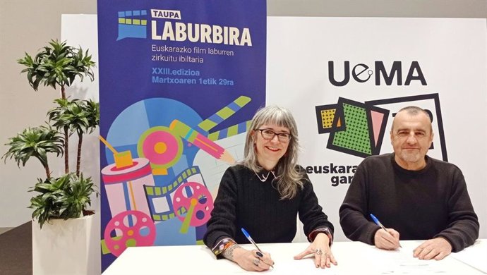 Irati Iciar Taupa Euskaltzaleen Mugimenduko lehendakaria eta Martin Aramendi UEMAko lehendakaria