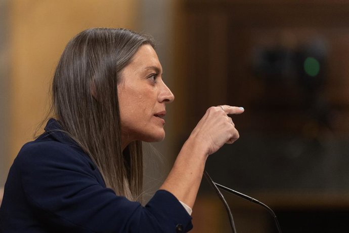 La portavoz de Junts en el Congreso, Miriam Nogueras, durante una sesión plenaria extraordinaria en el Congreso de los Diputados, a 27 de enero de 2026, en Madrid (España). El pleno del Congreso vota la convalidación o derogación de los decretos leyes que
