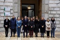 Moreno participa en el minuto de silencio para rechazar asesinato machista de una mujer en Alhaurín el Grande (Málaga)