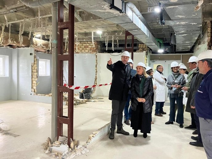 Eva Pajares en las obras de reforma de la Unidad de Salud Mental de Hospital San Carlos de San Fernando.