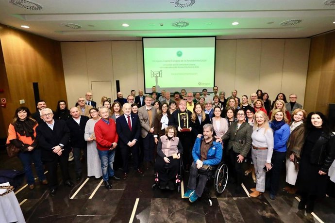 El Ayuntamiento bonificará los abonos de transporte para personas con discapacidad igual o superior al 33%