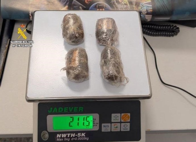 Imagen de los envoltorios que la detenida pretendía introducir en la cárcel de Dueñas (Palencia).