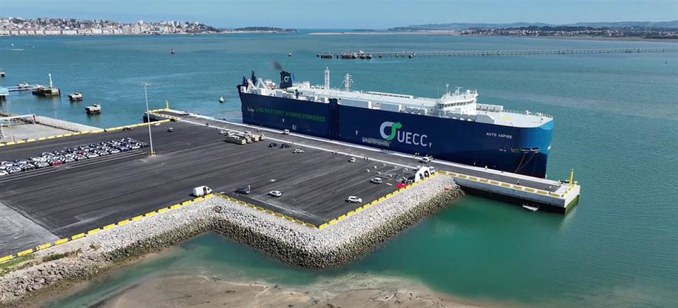 Archivo - Muelle de Raos 9 en el Puerto de Santander